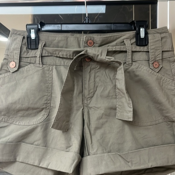Apt.9 army green shorts, size 6, excellent condition. - Picture 2 of 6